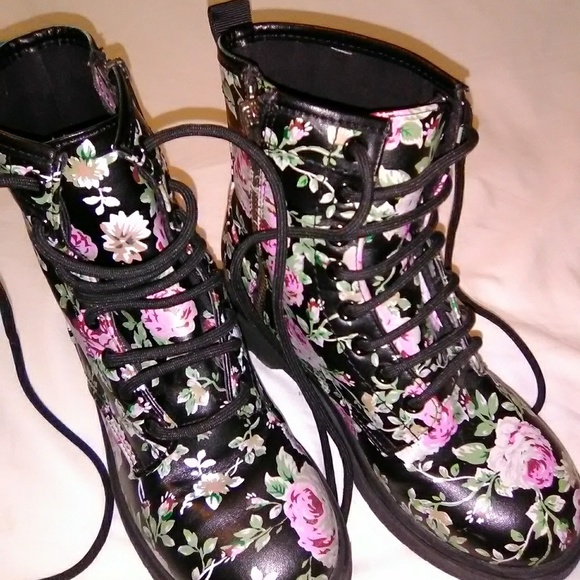 Mossimo Supply Co. Shoes - Size 6 Mossimo floral combat boots.